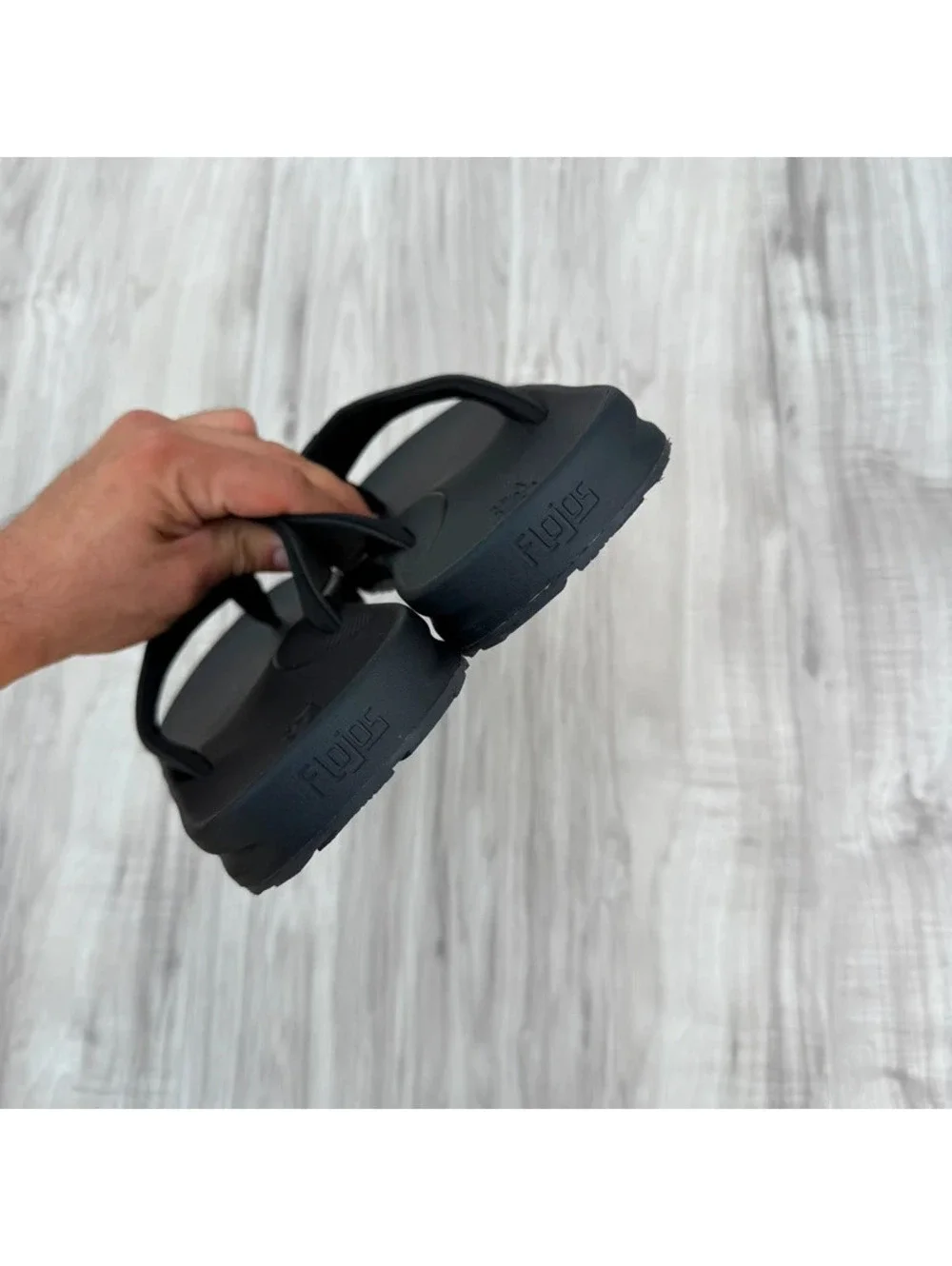 Flojos Men's Flip Flop Sandals in black